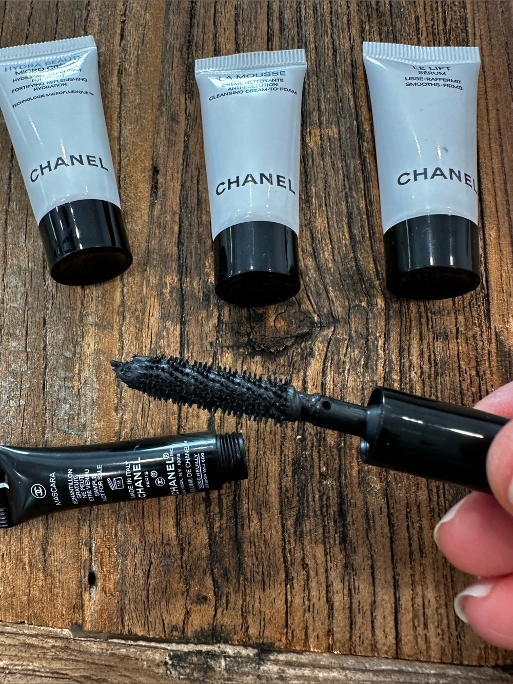 CHANEL White & Black Mini Skincare and Mascara Set - Picture 6 of 6